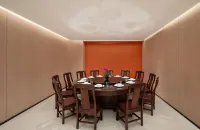 Rezen Chaokong Hotel (Guilin Elephant Trunk Hill Scenic Area Two Rivers and Four Lakes)