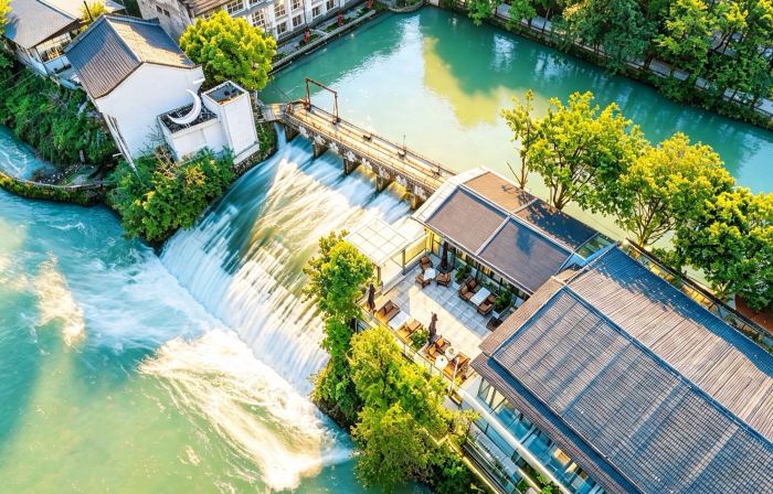 Hidden Cloud Villa · Qingcheng Cliff Hot Spring Resort (Dujiangyan Scenic Spot)
