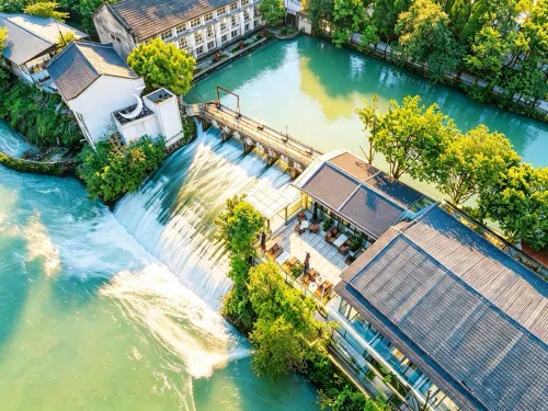 Hidden Cloud Villa · Qingcheng Cliff Hot Spring Resort (Dujiangyan Scenic Spot) - Romantische