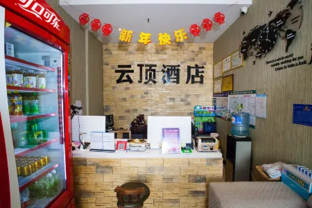 Yunding Business Theme Hotel (Anyang Normal University Huaqian New World) Отели рядом с достопримечательностью «Henan Nursing Vocational Institute New Campus»