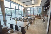 홈 인 플러스 호텔 (루장 네이환 북로 5번 고등학교)