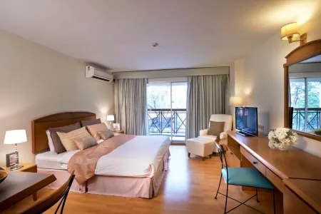 Ravipha Residences Отели рядом с достопримечательностью «Wat Suan Mokkh»