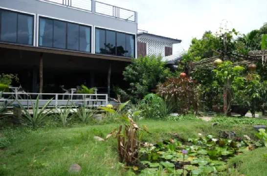 Binlar Home บินหลา โฮม โรงแรมใกล้น้ําตกสาริกา