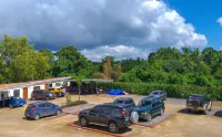 Sunville Hotel and Restaurant - Bãi đậu xe