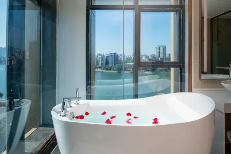 Lavande Hotel (Shaoguan Bainian East Street Fengcai Building) Отели рядом с достопримечательностью «Shaoguan Zhongshan Park»