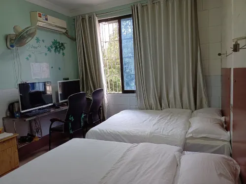 Huaze Inn (Guangxi Naoke Yiyuan Shangye Xuexiao)