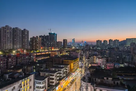 Convenient City Hotel (Shenzhen East Railway Station Buji Subway Station)