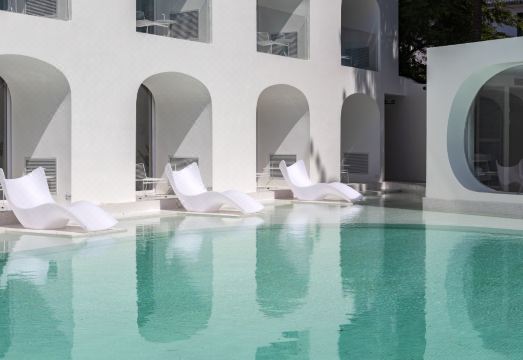 야룽완 인근 홈스테이의 아늑하고 감성적인 객실 내부