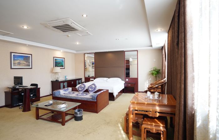 Double Dragon Holiday Hotel(Anqing Railway Station)
