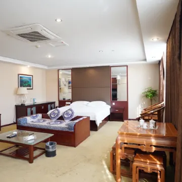 Double Dragon Holiday Hotel(Anqing Railway Station)