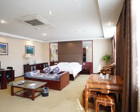 Double Dragon Holiday Hotel(Anqing Railway Station) Hotels in Anqing