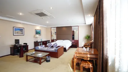 Double Dragon Holiday Hotel(Anqing Railway Station) Отели рядом с достопримечательностью «Zhao Puchu Former Residence»