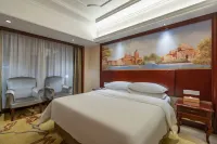 Vienna Hotel (Loudi Chunyuan Pedestrian Street) Hotels near Loudi Railway Station