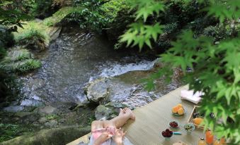 Anji Jane Eyre Hot Spring B&B