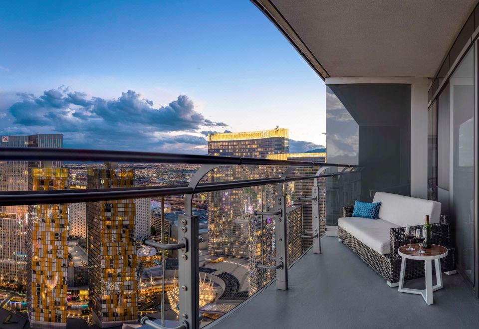 3. 더 코스모폴리탄..