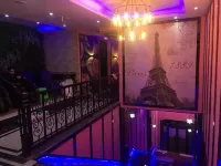 Q Customs Hotel