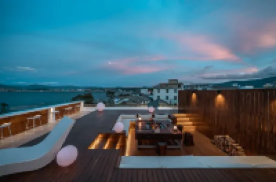 Dali Floating Residential Area Sea view courtyard