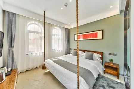 Yaxinxuan. Hot Spring Private Soup Villa Light Luxury Beauty Hotel (Qingdao Laoshan Scenic Area) Отели рядом с достопримечательностью «Laoshan Taiqing Palace»