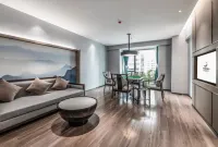 Xichang Yuehaili Wetland Hotel (Qionghai 17 Degrees Branch) - Mountain view