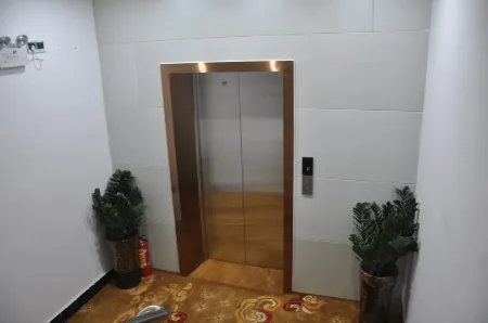 Yongxiu Noah Ark Отели рядом с достопримечательностью «bai lian hu shi di gong yuan»