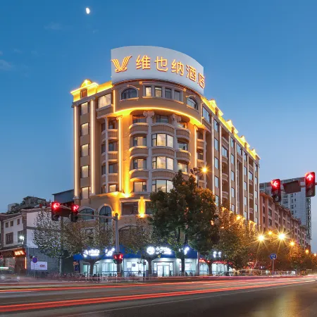 Vienna Hotel (Zhaotong Ancient City Municipal Plaza) Отели в г. Чжаотун