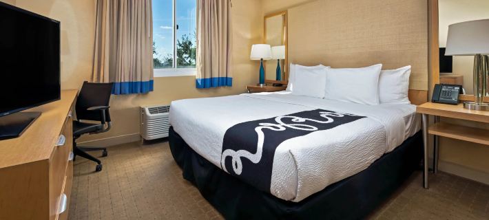 La Quinta Inn & Suites by Wyndham West Palm Beach Airport Hotel di West Palm Beach