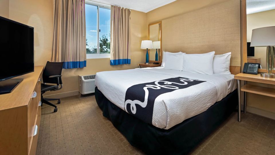 La Quinta Inn & Suites by Wyndham West Palm Beach Airport