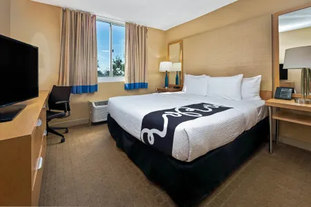 La Quinta Inn & Suites by Wyndham West Palm Beach Airport
