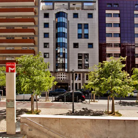 SANA Reno Hotel Отели рядом с достопримечательностью «Универмаг El Corte Ingles»
