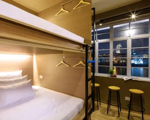 Beat. Capsule Hostel @ Boat Quay Các khách sạn gần Ga MRT Bayfront