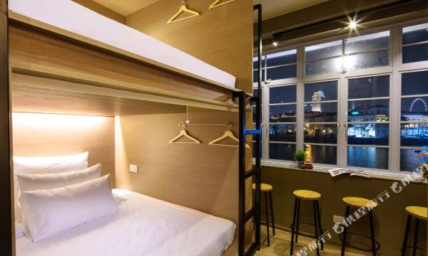 Beat. Capsule Hostel @ Boat Quay