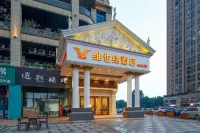維也納飯店（成都崇州高鐵站太陽島廣場店） 崇州市博物館-第二展廳附近的飯店