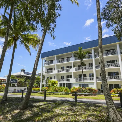 Agincourt Beachfront Apartments Hotels near Harry Doyle Pickles winter off leash dog beach