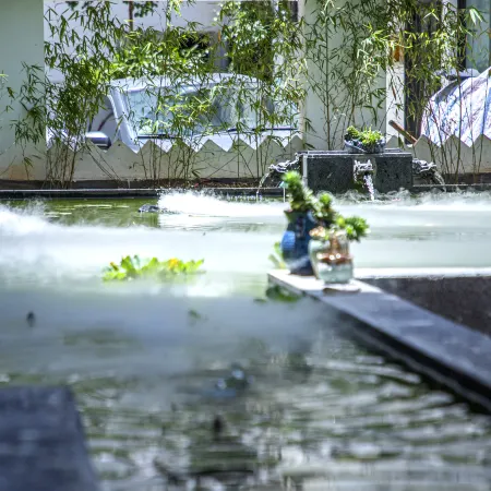 G Joyful · Yinjian Hotel (Kunming Nanping Pedestrian Street Daguanzhuanxin Farmers'Market)