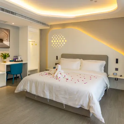 Lanzhou Huafu Yunmi Hotel (West Passenger Station Branch) Hotels near Statue of Mother Yellow River