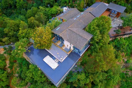 Wudangshan Fudi Ju 33 High Mountain Boutique Stay Отели рядом с достопримечательностью «Langmei Temple»