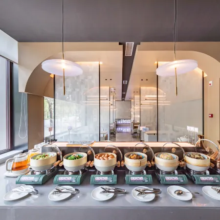 Jinyi Preferred Hotel Victoria Commercial Building Linhe Railway Station