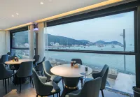 Tianya.Skyline Seaview Designer Homestay (Putuo Mountain Airport Wushitang Branch)