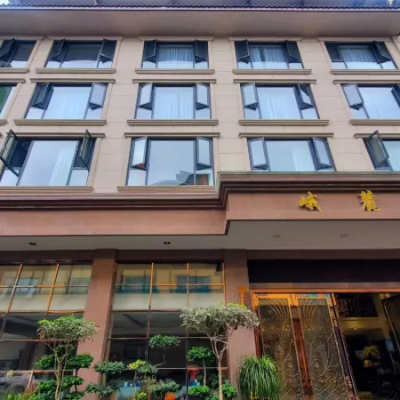 Elu Hotel (Emei Mountain Baoguo Temple Shop)