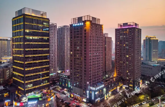 百事特威酒店（木塔寺地鐵站萬達ONE店）