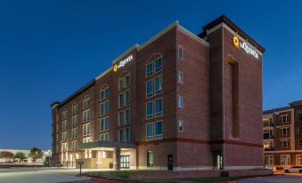 La Quinta Inn & Suites by Wyndham Dallas - Frisco Stadium