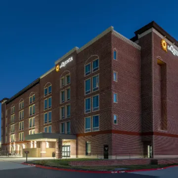 La Quinta Inn & Suites by Wyndham Dallas - Frisco Stadium