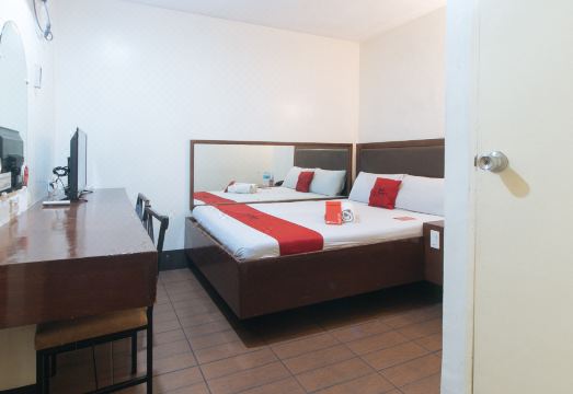 7. RedDoorz..
