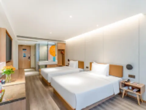 Starway Hotel (Deqing Zhengxiang Commercial Plaza, Yongan Street) โรงแรมในเต๋อชิง