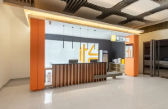 Yizhijia Light Luxury Hotel (Yancheng Financial City)