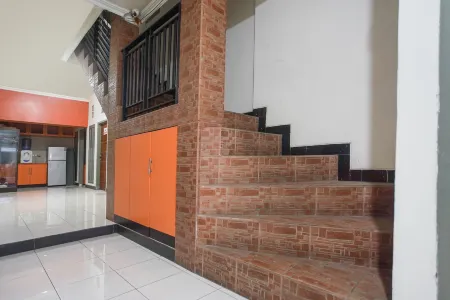 Super OYO 3323 Icha Homestay Отели в г. Mandai
