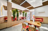 Toumi Light Luxury Hotel