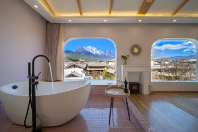 Watch the mountains with you·Designer 180° view of the snow-capped mountains