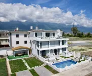 Dali Ban Hai Ting Feng Erpan Tian Yuan Zai Dujia Garden Pool Villa (Sanshengdao Xindi Coffee Shop)