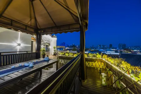 Homeinn Plus Hotel (Nanjing Confucius Temple Scenic Area Pedestrian Street) Отели рядом с достопримечательностью «Nanjing Institute of Space Management»